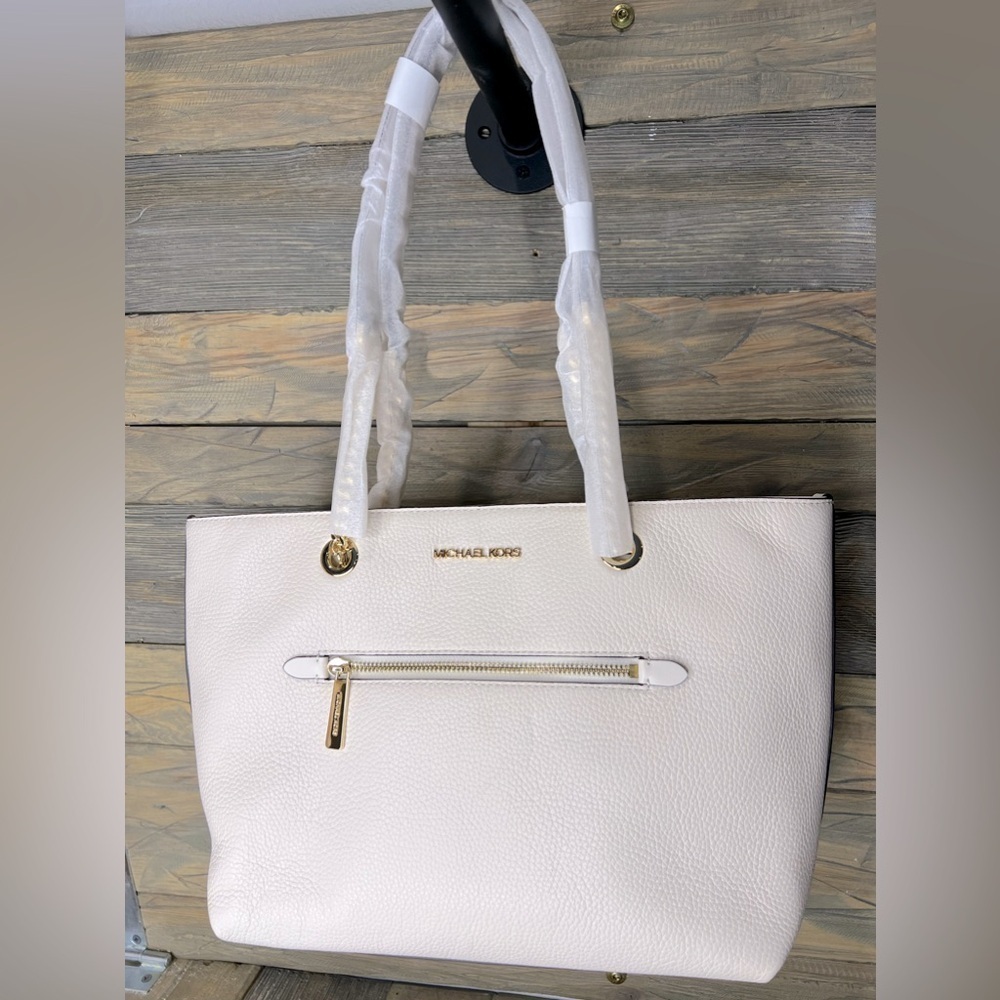 BIN047.6 NWT Michael Kors Jet Set Medium Tote Light Cream Leather - Picture 2 of 4